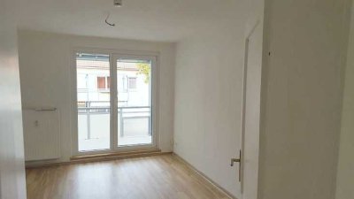 + 2 Zimmer - Großer Balkon +