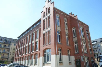 Wunderschöne Dachgeschoss-Wohnung im denkmalgeschützten Altbau im Hofgebäude am Kaßberg!