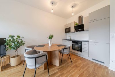 Modern möblierte 2-Zimmer-Wohnung mit großer Terrasse &amp; Tiefgaragenplatz – flexibler Mietzeitraum!