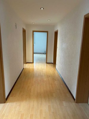Wohnung mit fünf Zimmern und EBK in Rain