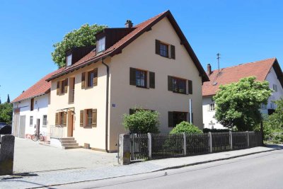 Gemütlich unter'm Dach! 2 Zimmer Dachgeschosswohnung