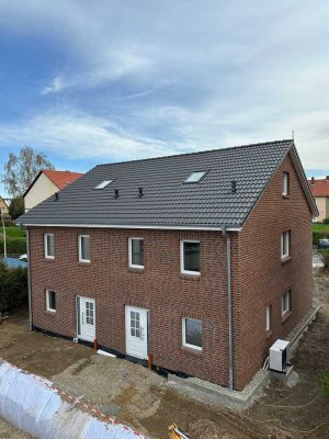 Erstbezug einer Neubau - Doppelhaushälte in Broitzem