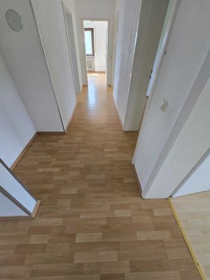 Freundliche und gepflegte 4-Raum-Wohnung mit Balkon und EBK in Ellenberg