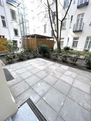 BEZUGSFREIE ALTBAUWOHNUNG IN PRENZLAUER BERG | TERRASSE | 3,50 M DECKEN | ERICH-WEINERT-STRASSE 16