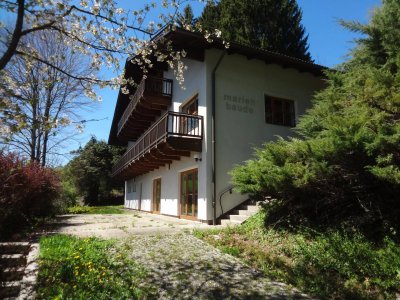 GROSSZÜGIGE LANDVILLA IN AUSSICHTSLAGE!