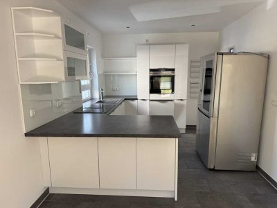 Helle, moderne Doppelhaushälfte inkl.  moderner Küche im Zentrum von Odelzhausen in ruhiger Lage