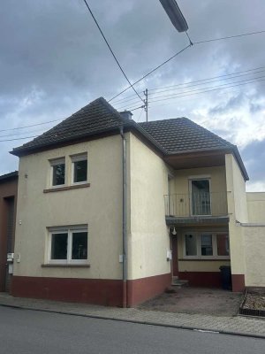 Freundliches und gepflegtes 6-Zimmer-Einfamilienhaus in Frankenthal Eppstein