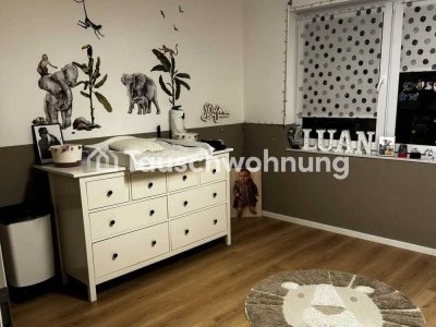 Tauschwohnung: Modernes neuwertiges Reihenhaus mit Garten in schöner Lage