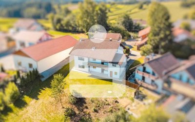 Raum für Ihre Ideen: Wohnhaus mit großem Grundstück nähe Eging am See