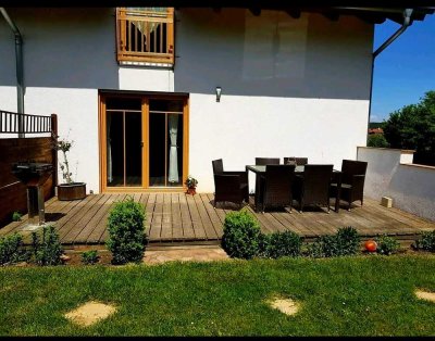 Frei ab 1.08.25 in Pfaffenberg, hochwertige, moderne, helle DHH m.Südterrasse u. großem Garten