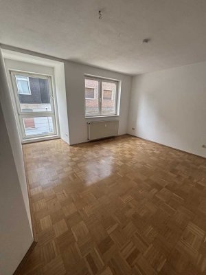TOP: 3,5-Raum-Wohnung mit riesiger Terrasse und Gäste-WC auf ca. 82 m² zu vermieten