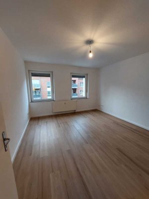 Große Dachterrasse und 2 Bäder! Renovierte 3 Zimmerwohnung!