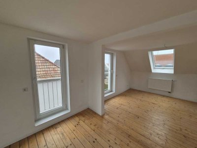 Dachgeschoßwohnung in ruhiger und zentraler Lage in Landau