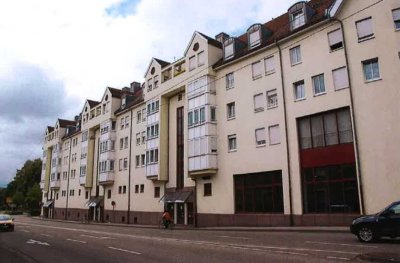 Gepflegte 1-ZKB DG Wohnung mit Balkon und TG-Stellplatz