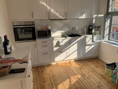 Moderne 3-Raum Wohnung mit Kamin und Einbauküche
