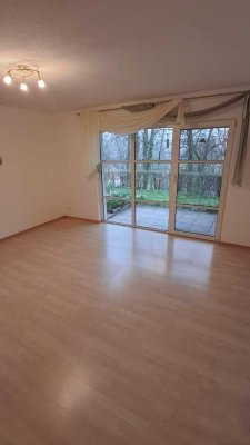 Helle 2-Raum Wohnungen mit Einbauküche, Terrasse und Stellplatz