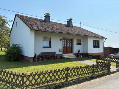 Freistehendes Einfamilienhaus mit Fernblick, 4.300m² Grundstück - Ideal für Familien & Tierhaltung