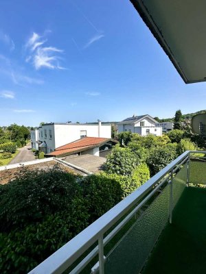 Helle und großzügige  3-Zimmer-Wohnung in Höhenlage mit schöner Aussicht auf Rundumbalkonen