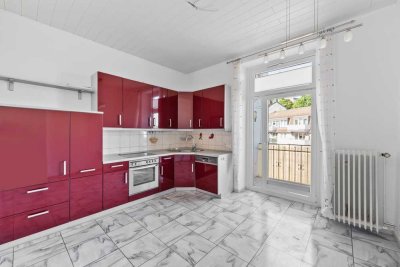 Erstbezug nach Sanierung und Einbauküche: Schöne 3-Raum-Wohnung mit Balkon und Garten