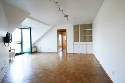 Klasse Dachgeschoss 3-Zimmer-Maisonette-Wohnung mit Aufzug und PKW-Platz