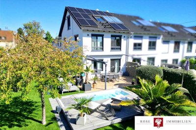 Neuwertiges Reiheneckhaus mit großem Garten, Pool, PV-Anlage, Garage und 2 ST in Winnenden-Höfen