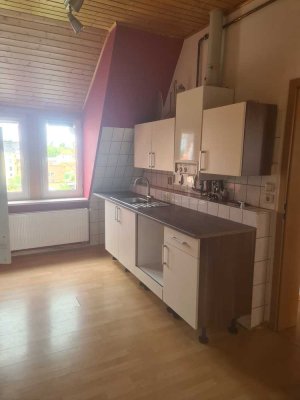 gemütliche, teilmöblierte 3 Raum Wohnung im Dachgeschoß