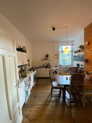 3 ZKB Altbauwohnung mit Balkon!