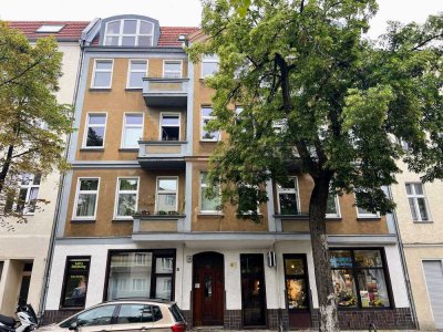 Langfristig vermietete Altbauwohnung im Gartenhaus mit 2 Zimmern in SPANDAU Wilhelmstadt