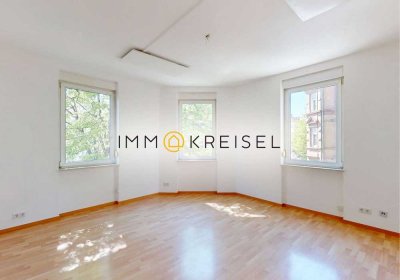 *Niedrige Provision* Altbaucharme trifft Moderne – helle 3-Zimmer-Wohnung mit Balkon