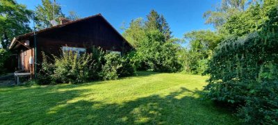 Altes Holzhaus auf wunderbarem Grundstück