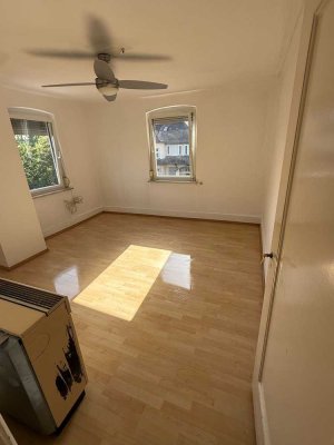 Perfekt für Singles und Paare: Schöne 2-Zimmer-Wohnung im Zentrum von Bad-Cannstatt