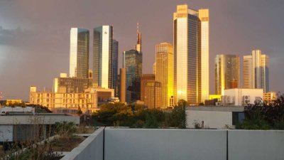 Moderne Einzimmerwohnung in Penthouse-Lage im Westend