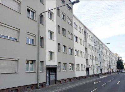 Leerstehende, großzügige und helle 3-Zimmer Wohnung in gefragter Lage