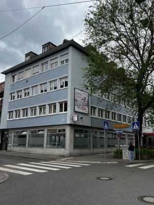 Helle, ruhige 3-Zimmer Wohnung m. kl. Balkon - direkt am Rathaus!