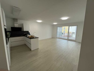 Neuwertige und energieeffiziente 3-Zi. -Wohnung mit EBK