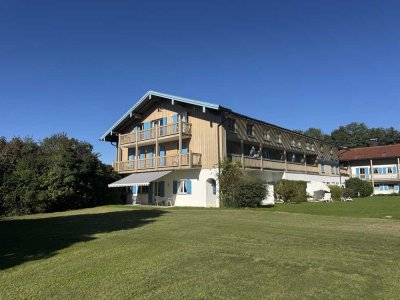 Idyllische 3-Zimmer-Wohnung mit zwei Terrassen, Pool & Sauna am Chiemsee
