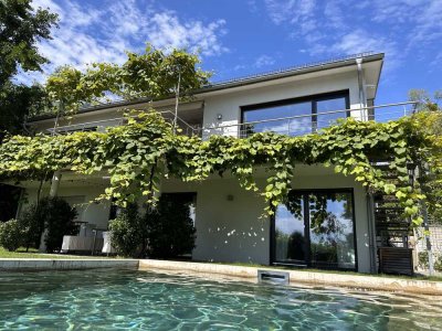 Seltene Chance! Modernes EFH (Bj. 2011/2023) mit Pool und unverbaubarer Sicht in Markdorf