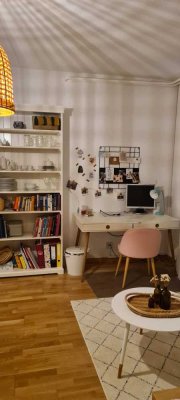Schöne, geräumige 1-Zimmer-Wohnung mit EBK in Wiesbaden