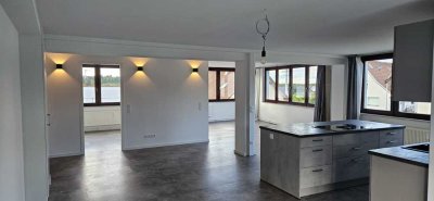 Exklusive 2-Zimmer-Loft-Wohnung mit gehobener Innenausstattung mit Balkon und EBK in Neuenbürg