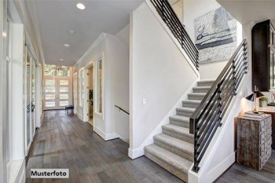 Maisonette-Wohnung mit Terrassen und Garten