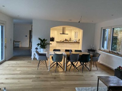 Sanierte Wohnung mit fünf Zimmern sowie sehr großzügiger Terrasse und Einbauküche in Bendorf