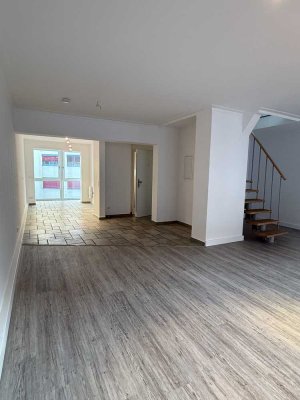 Erstbezug nach Sanierung: 3,5-Zi.-Maisonette-Wohnung mit Balkon in Köln