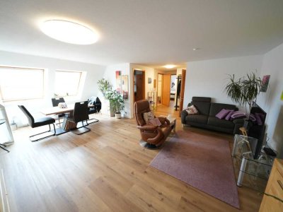 TOP! Helle 2,5 Zimmer DG Wohnung mit Aussicht !