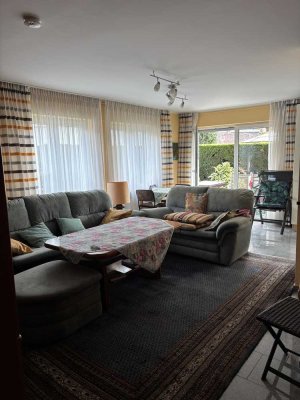 Freundliche 2-Zimmer-Wohnung mit Terasse und kleinem Garten und Einbauküche in Hüls