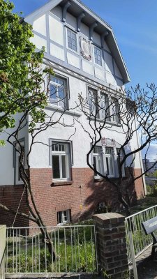 Grundsanierte 3,5-Zimmer-Wohnung in einer beeindruckenden, denkmalgeschützten Villa