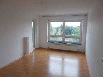 Schöne, helle 2-Zimmer-Wohnung mit toller Aussicht, Balkon und EBK in Frankfurt-Niederursel