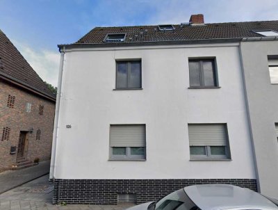 Zuhause mit viel Platz in Mönchengladbach-Giesenkirchen