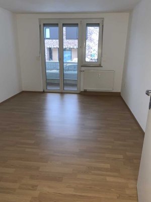 2-Zimmer-Wohnung mit separater Küche und 2 Balkonen