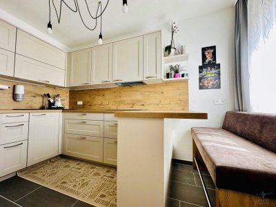 Charmante teilmodernisierte Doppelhaushälfte in Blumau-Neurißhof – Ihr Traumhaus mit Garten wartet auf Sie!
