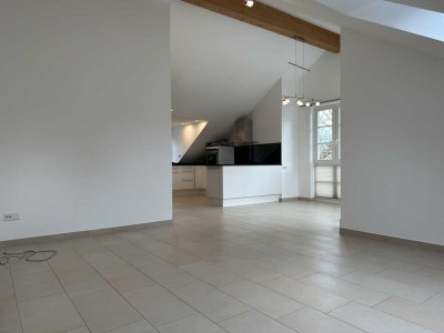 Sonnige und ruhige 3-Zimmer-Dachgeschosswohnung mit grosser Dachterrasse in Ottobrunn